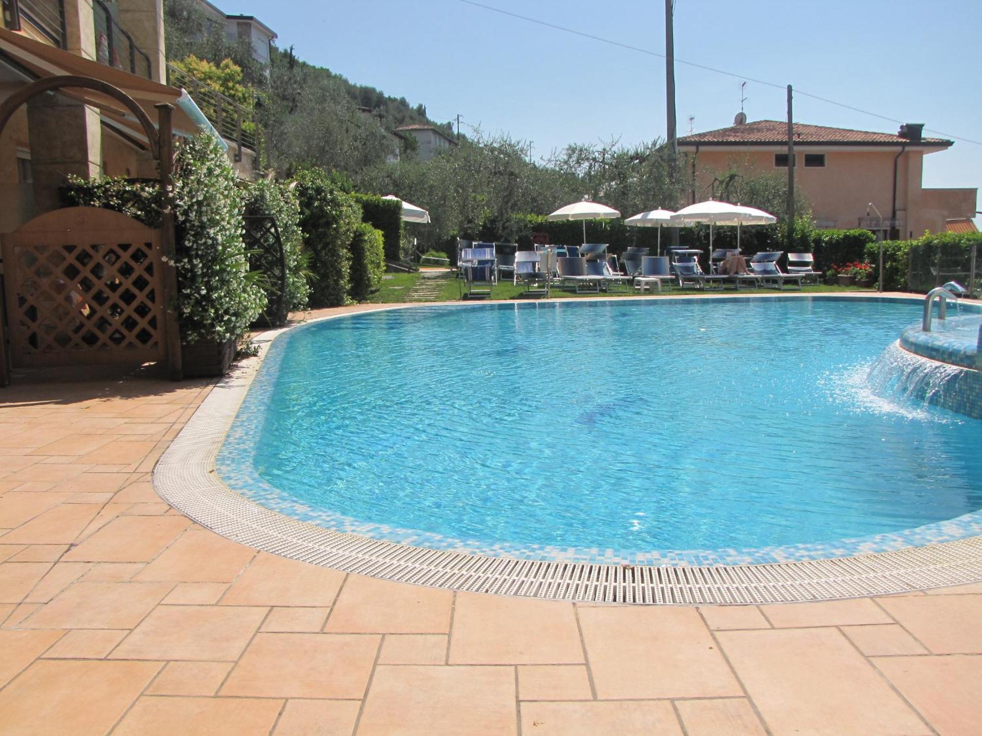 Penthouse Casa Alkea Masse Lake View Бренцоне-суль-Гарда Экстерьер фото